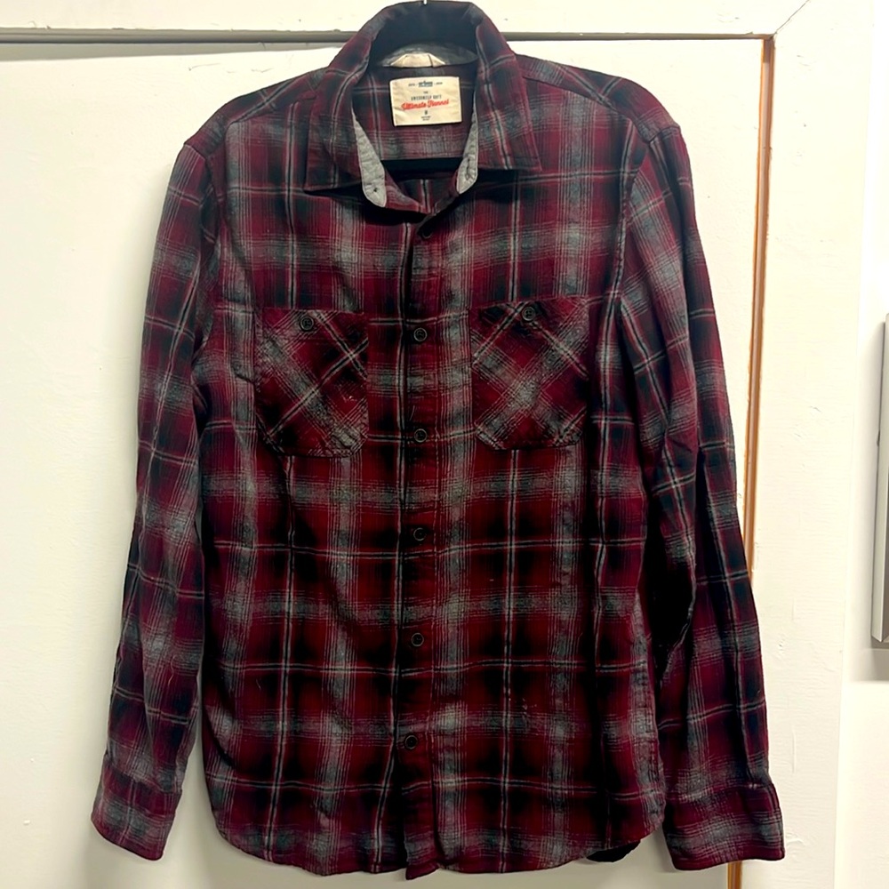 M cozy plaid flannel red/gray/black.
